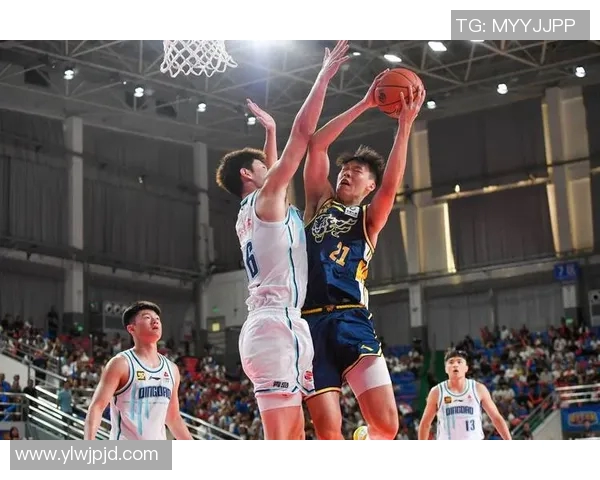 足球运动员看CBA:跨界球员对篮球赛事的兴趣 足球运动员看CBA:跨界球员对篮球赛事的兴趣